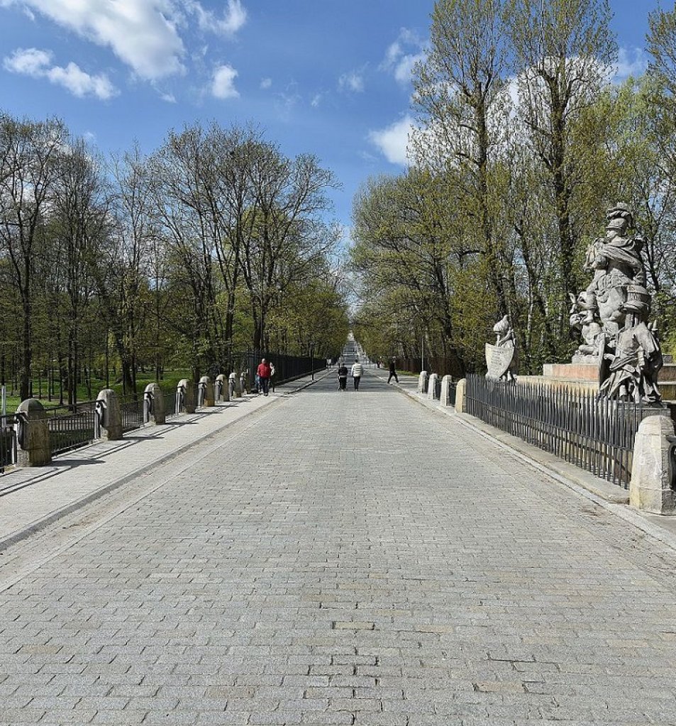 Agrykola Street in Warsaw, Adrian Grycuk/CC BY-SA 3.0/Wikimedia Commons